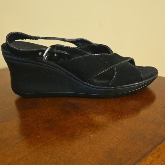 AEROSOLES Shoes - Aerosole Black Wedge Sandals Has Adjustable Strap